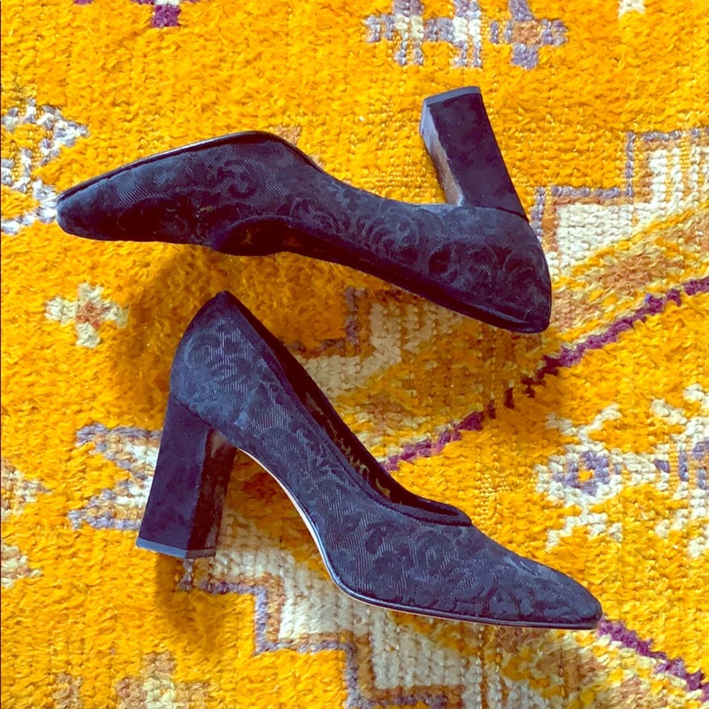 Black burn-out mesh pumps